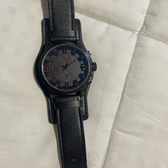 Watch - Picture 2 of 3